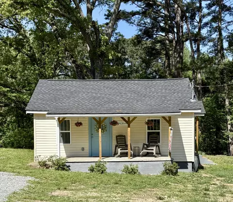 1372 Natchez Trace Rd, Camden, TN 38320