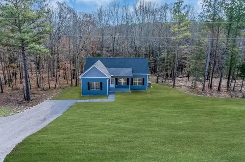 1296 Old County House Rd, Charlotte, TN 37036