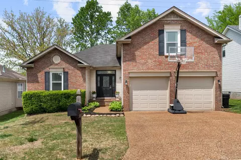 105 Cloverfield Ct, Hendersonville, TN 37075