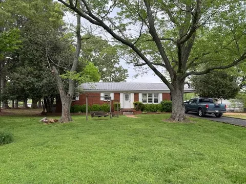 14 Jeans Rd, Fayetteville, TN 37334