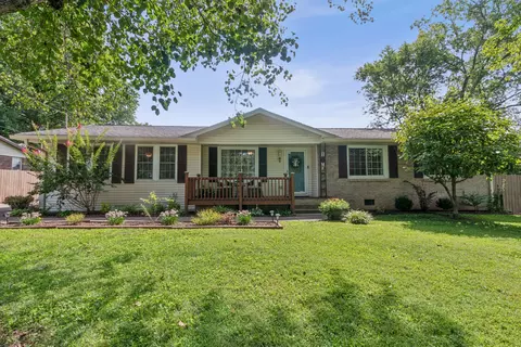 111 Winding Way Dr, Hendersonville, TN 37075