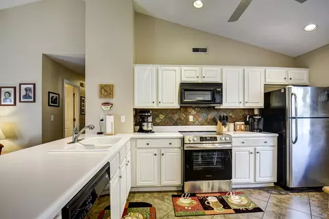 Kitchen - 1781 Cannondale Loop, Chattanooga, TN 37421 photo 3 of 6