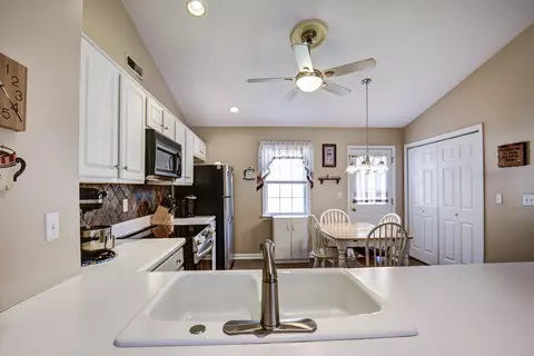 Kitchen - 1781 Cannondale Loop, Chattanooga, TN 37421 photo 5 of 6