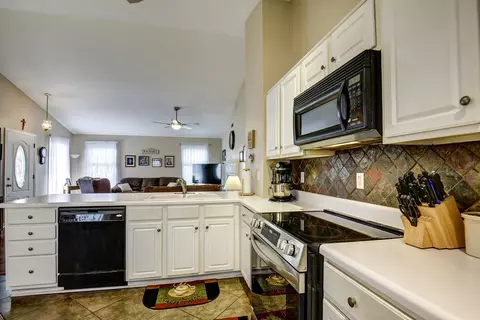 Kitchen - 1781 Cannondale Loop, Chattanooga, TN 37421 photo 4 of 6
