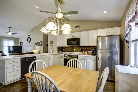 Kitchen - 1781 Cannondale Loop, Chattanooga, TN 37421 photo 2 of 6
