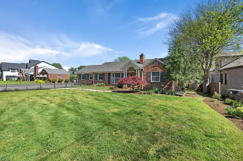 2418 Abbott Martin Rd, Nashville, TN 37215