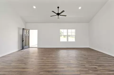 Living - 4545 Window Cliff Rd, Baxter, TN 38544 photo 4 of 5