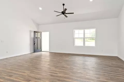 Living - 4545 Window Cliff Rd, Baxter, TN 38544 photo 3 of 5