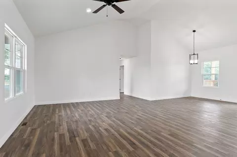 Living - 4545 Window Cliff Rd, Baxter, TN 38544 photo 1 of 5