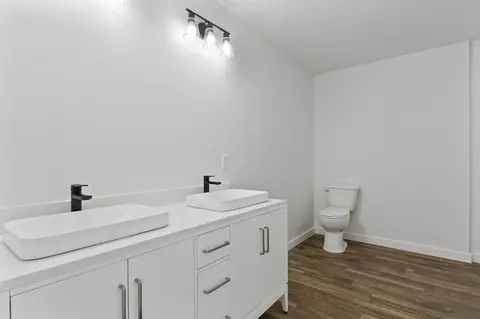 Bath - 4545 Window Cliff Rd, Baxter, TN 38544 photo 1 of 4