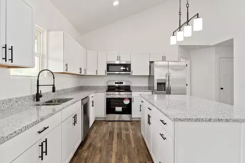 Kitchen - 4545 Window Cliff Rd, Baxter, TN 38544 photo 2 of 3