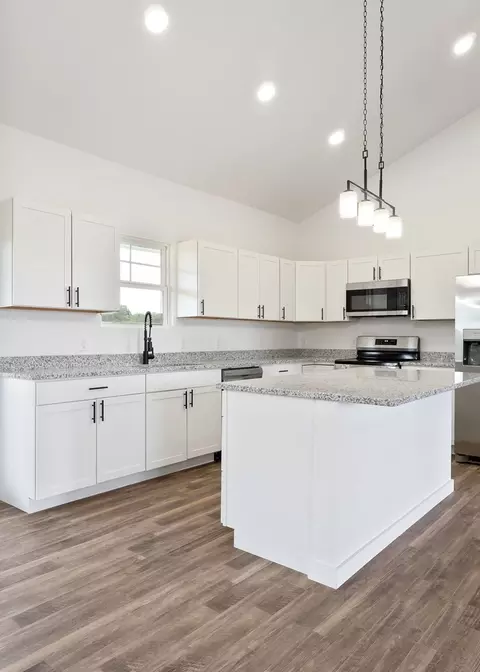 Kitchen - 4545 Window Cliff Rd, Baxter, TN 38544 photo 3 of 3