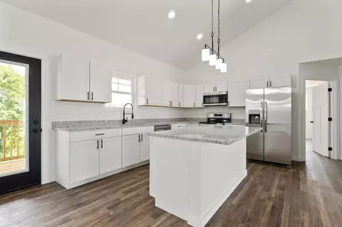 Kitchen - 4545 Window Cliff Rd, Baxter, TN 38544 photo 1 of 3