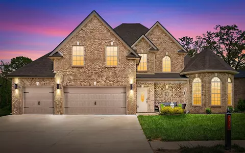 1715 Oak Forest Dr, Clarksville, TN 37043
