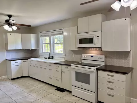 Kitchen - 980 Highway 50, Centerville, TN 37033 photo 1 of 4