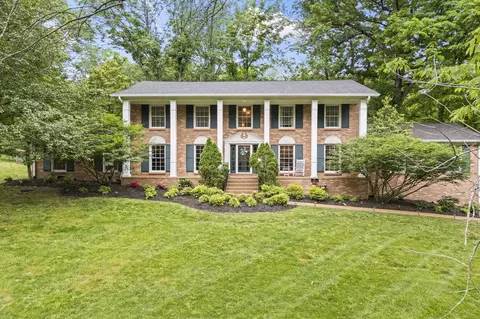 881 Lakemont Dr, Nashville, TN 37220