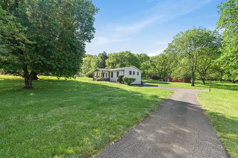 6227 Mcdaniel Rd, College Grove, TN 37046