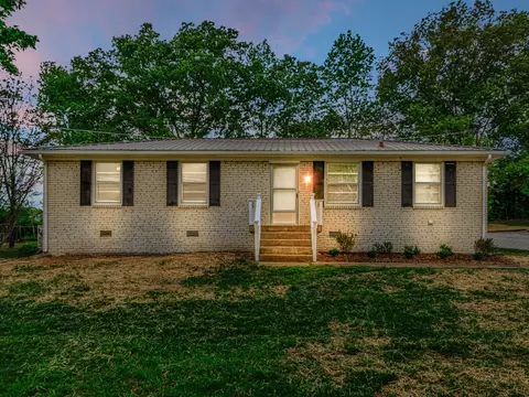 129 Hilltop Dr, Mcewen, TN 37101