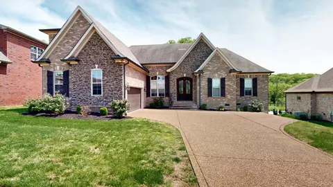 209 Blackthorn Ln, Gallatin, TN 37066