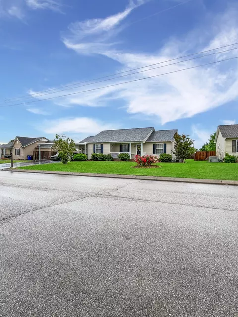 1636 Baucom Dr, Columbia, TN 38401