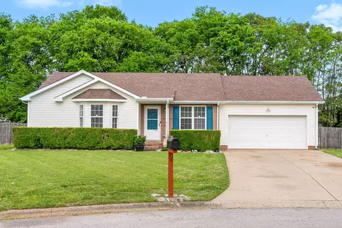 1402 Elliott Ct, Clarksville, TN 37042