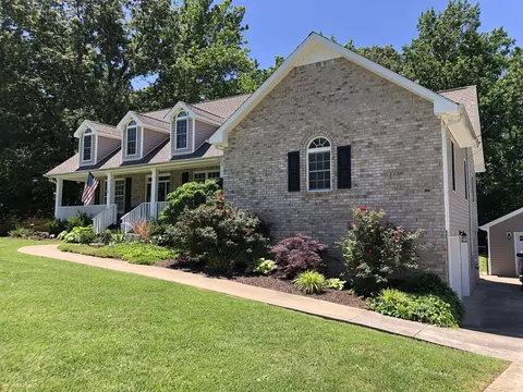 519 Aubrey Ln, Burns, TN 37029