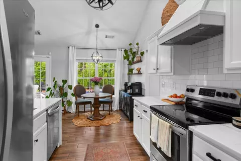 Kitchen - 3715 Ivanora Dr, Spring Hill, TN 37174 photo 4 of 5