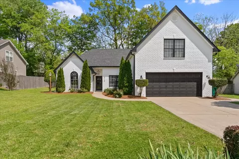 Exterior - 3715 Ivanora Dr, Spring Hill, TN 37174 photo 2 of 22