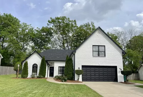 Exterior - 3715 Ivanora Dr, Spring Hill, TN 37174 photo 3 of 22