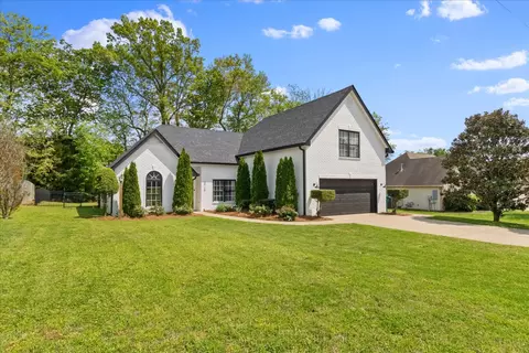 Exterior - 3715 Ivanora Dr, Spring Hill, TN 37174 photo 4 of 22