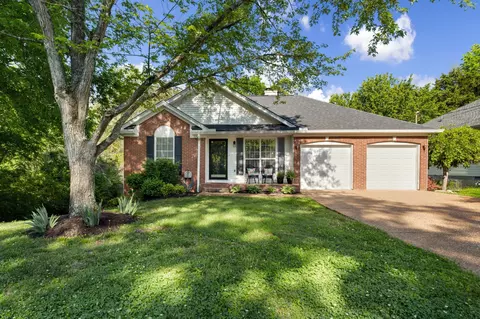 2561 Edinburgh St, Old Hickory, TN 37138