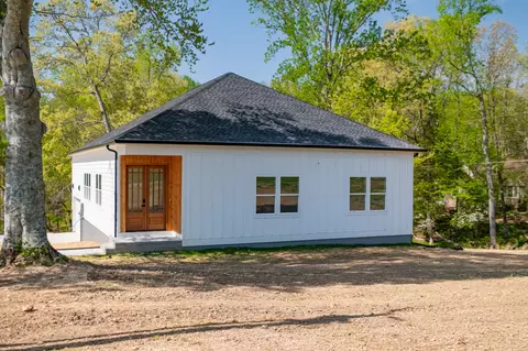 46 Devils Backbone Rd, Manchester, TN 37355