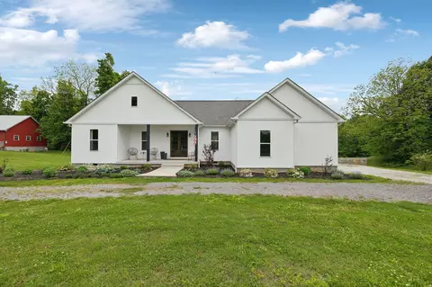 393 Smith Chapel Dr, Shelbyville, TN 37160