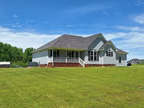 92 Jenkins Dr, Fayetteville, TN 37334