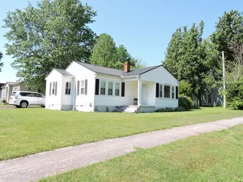 416 E Harp St, Manchester, TN 37355