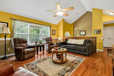 Living - 100 Treeann Ln, Ringgold, GA 30736 photo 2 of 2