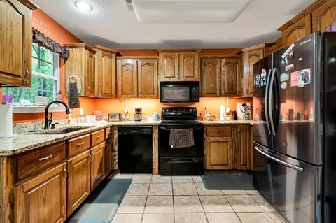 Kitchen - 100 Treeann Ln, Ringgold, GA 30736 photo 1 of 1