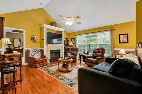 Living - 100 Treeann Ln, Ringgold, GA 30736 photo 1 of 2