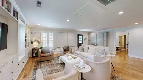 Living - 1722 Berkeley St, Murfreesboro, TN 37129 photo 1 of 4