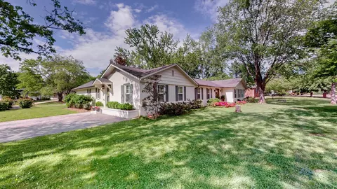 Exterior - 1722 Berkeley St, Murfreesboro, TN 37129 photo 7 of 11