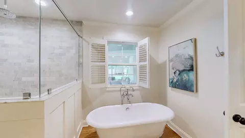 Bath - 1722 Berkeley St, Murfreesboro, TN 37129 photo 2 of 6