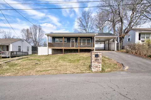 208 Cave St, Rossville, GA 30741