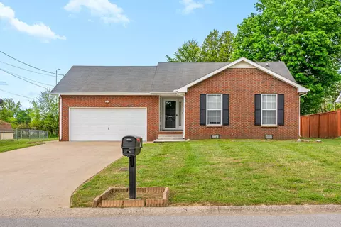 604 Corinth Ct, Clarksville, TN 37040