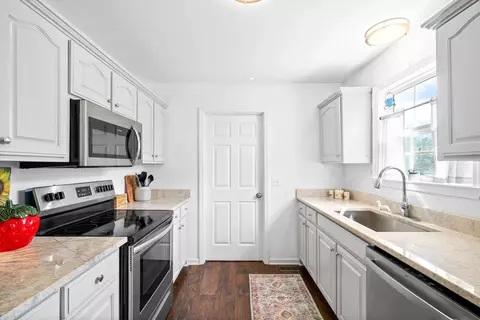 Kitchen - 6417 Highway 25 E, Springfield, TN 37172 photo 5 of 5