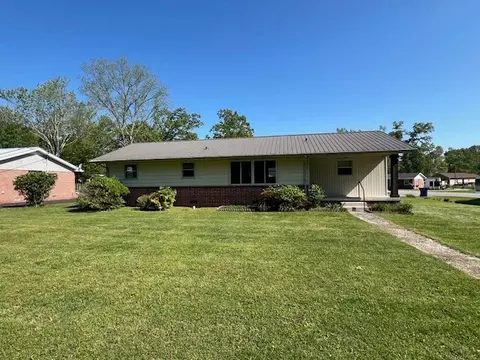 1223 Oak Dr, Manchester, TN 37355
