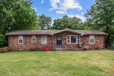 532 Gale Dr, Clarksville, TN 37040
