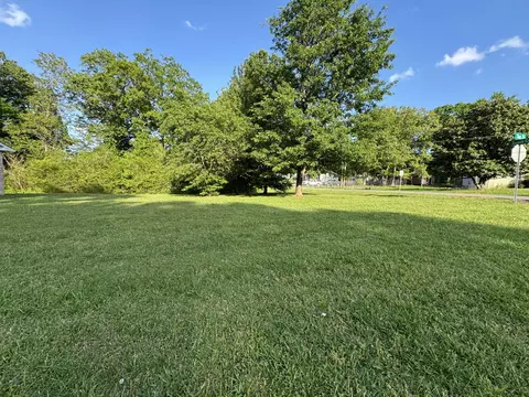 Exterior - 108 Short St, Dickson, TN 37055 photo 4 of 10