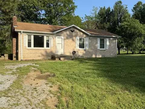Exterior - 108 Short St, Dickson, TN 37055 photo 2 of 10