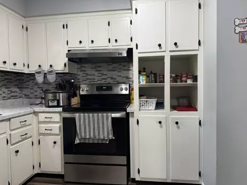 Kitchen - 108 Short St, Dickson, TN 37055 photo 2 of 4