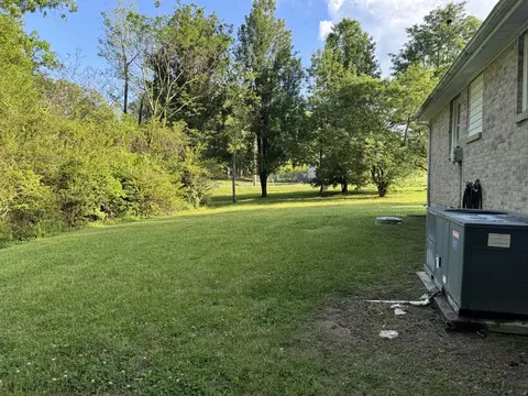 Exterior - 108 Short St, Dickson, TN 37055 photo 5 of 10